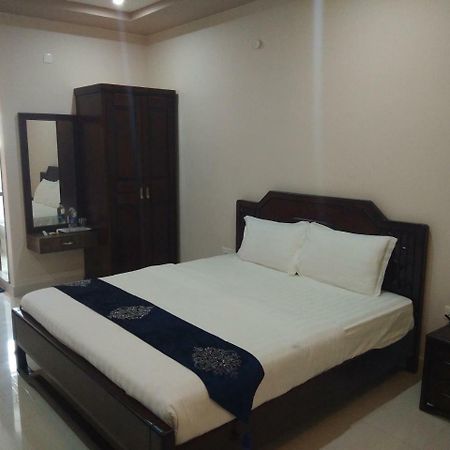 Jnr Grand Hotel Madanapalle Buitenkant foto